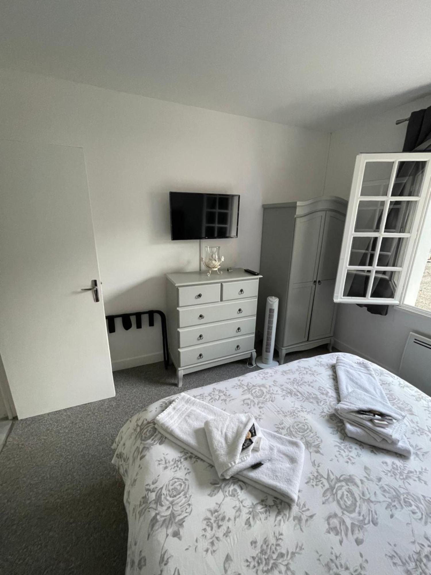 Vue Du Chateau D'Excideuil En Chambres Ngoại thất bức ảnh